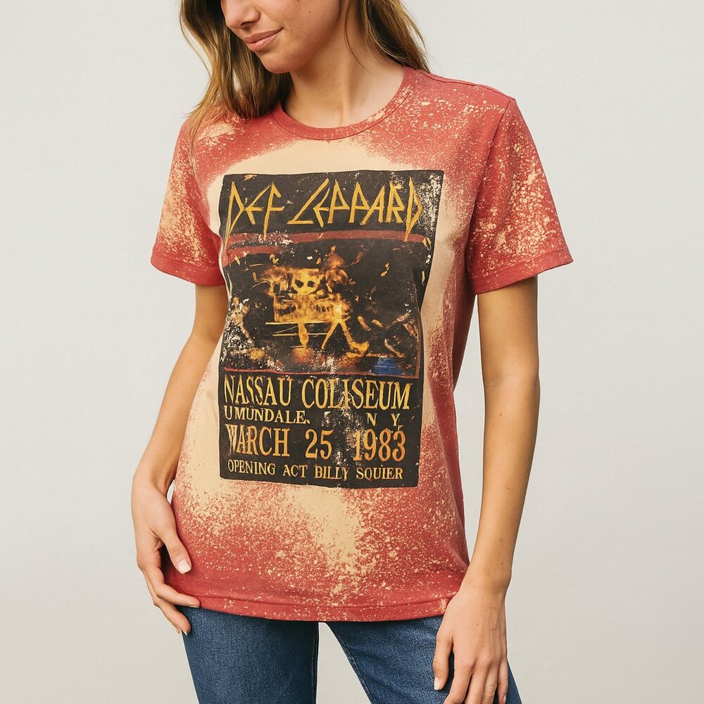 Def Leppard Red Black Bleached Distressed Band Tee Vintage Retro Rock TShirt S M